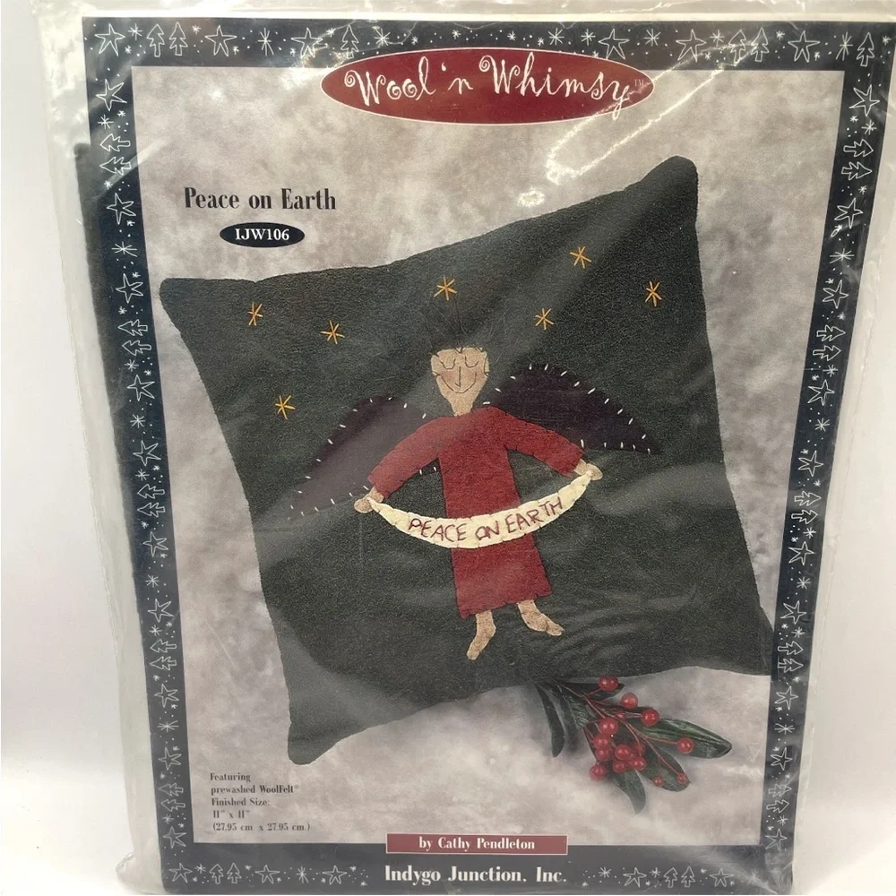 Wool 'n Whimsy Primitive Christmas Pillow Kit Peace on Earth IJW106 NEW